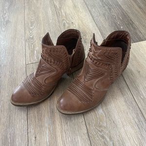 “Hot Rated” ankle boots size 8.5. Lightly used and in good condition